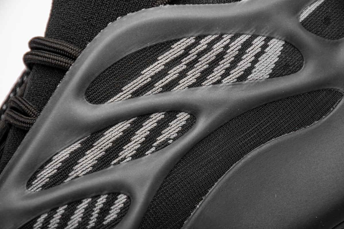 700 V3 “Alvah” UV Sensitive