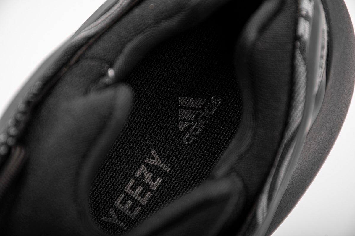 700 V3 “Alvah” UV Sensitive