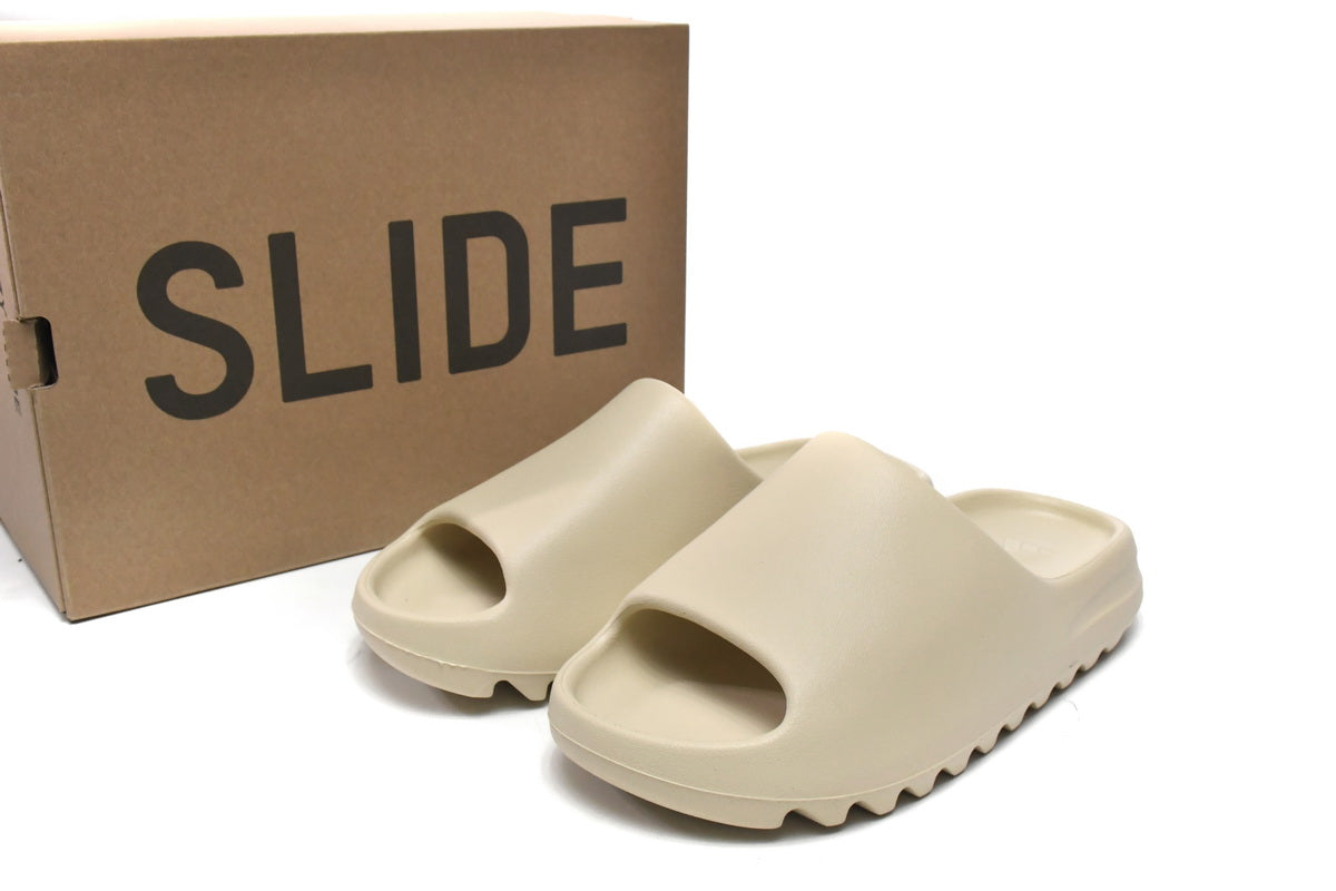 Slides “Bone Beige” FZ5897