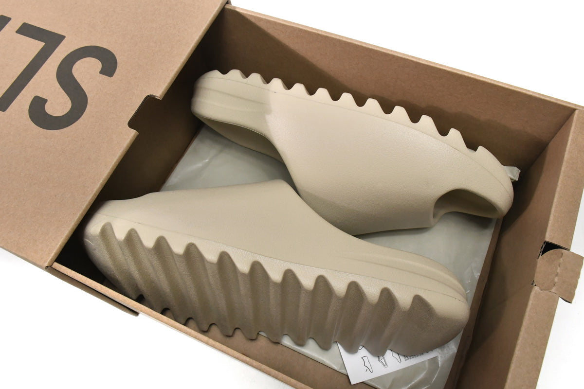 Slides “Bone Beige” FZ5897