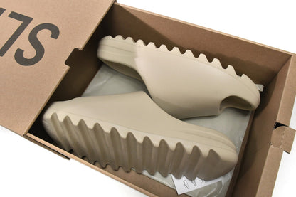 Slides “Bone Beige” FZ5897