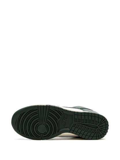 "Vintage Green"