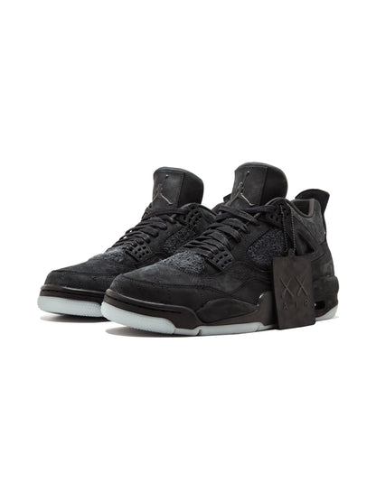 x Kaws Retro "Black"