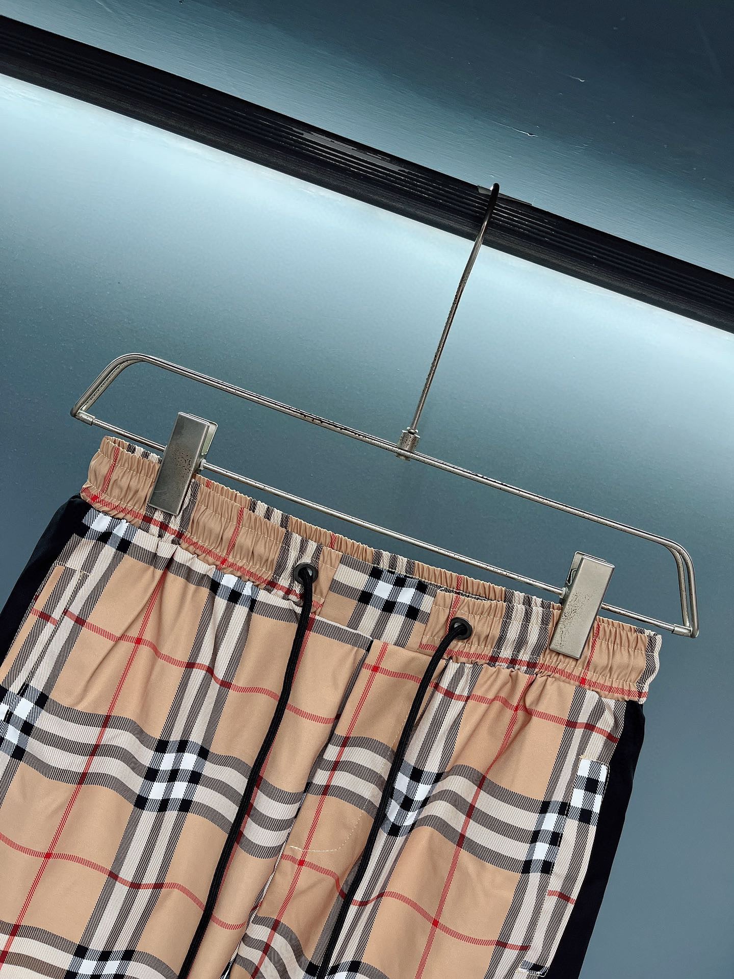 Classic Pattern - Black Sides