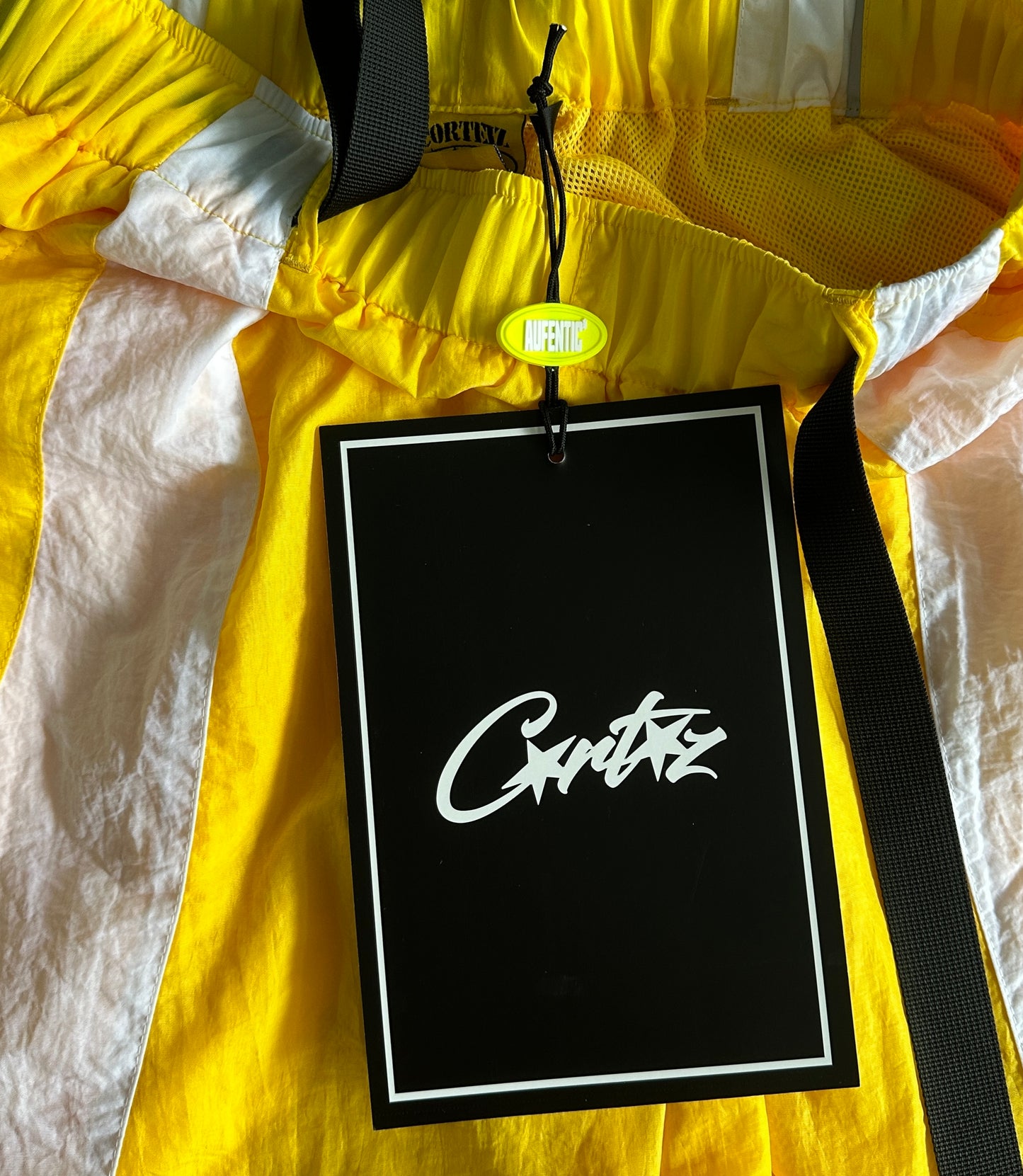 Alcatraz Sun & Rain White/Yellow Shorts