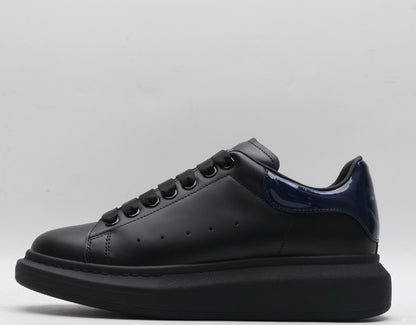 Black / Shiny Blue Tail