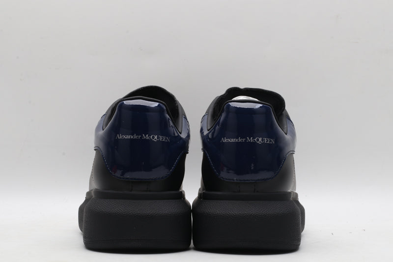 Black / Shiny Blue Tail