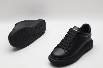 Black / Shiny Blue Tail