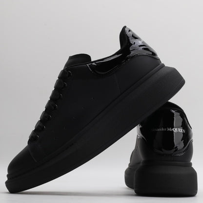 All Black / Shiny Black Tail