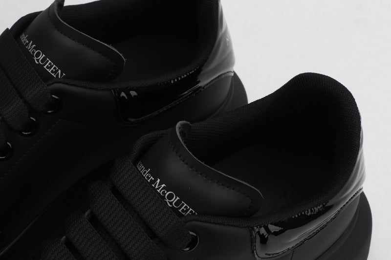 All Black / Shiny Black Tail