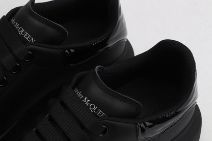 All Black / Shiny Black Tail